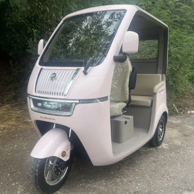 Електрическа триколка триместна MaxMotors Luxury BUS Ivory