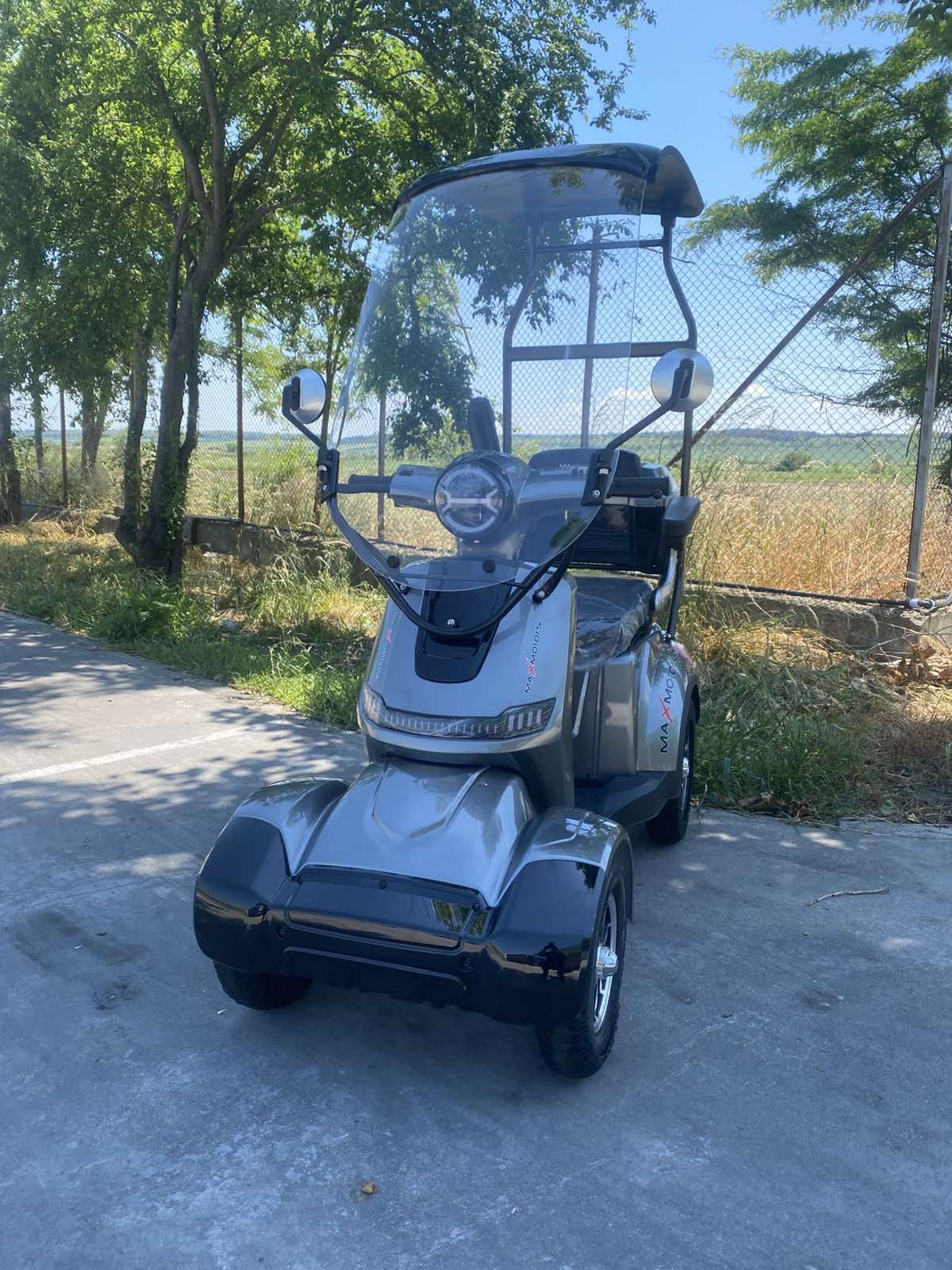 Електрическа четириколка Maxmotors 1500W FM4 сива с покрив